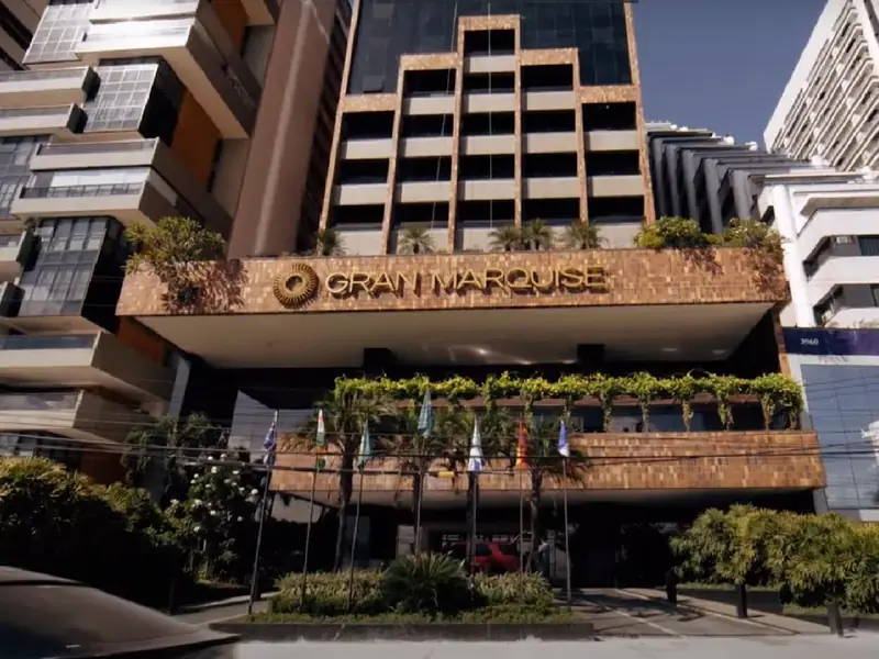 Fachada do Hotel Gran Marquise, na Avenida Beira Mar
